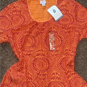 Jaclyn Smith Orange and Pink Medallion Short Sleeve Tee